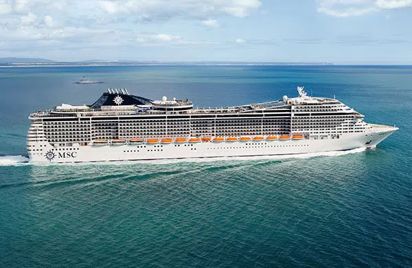 邮轮船只图片 地中海邮轮海神曲号(MSC Divina)