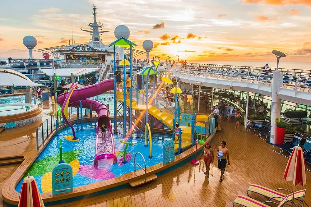 邮轮图片 {notti} 海洋幻丽号（Enchantment of the Seas）